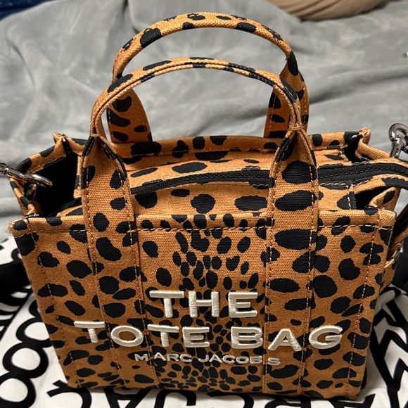 Marc Jacobs - LAST CHANCE listing will be removed 1/22/26 - Picture 2 of 5